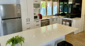 Maison de plage rénovée au coeur de Mooloolaba - Image 4