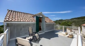 Megi Sea & Country House - Image 4