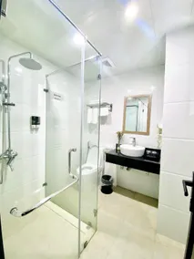 White Crown Hotel - Image 4