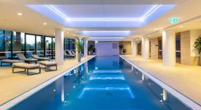 Modern Homy 1B1B APT Pool Gym Cinema Westfield Cafe - Image 3