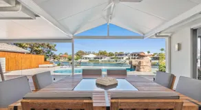 Spacious Waterfront house with pool - Image 3