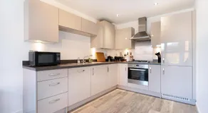 Shinfield Studio Luxury Stay - 3 Parking - Family & Business - Image 3