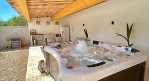 Studio avec jacuzzi et piscine - Image 4