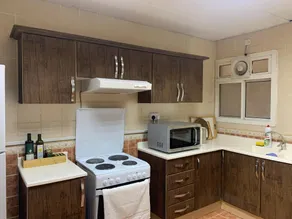 King room with private bathroom in central Doha - Image 3