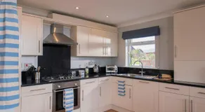 Swallow Lodge with Hot Tub, dogs welcome sleeps 8, Great resort Facilities - Image 4