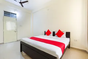Radha Madhav Palace by OYO Rooms - Image 2