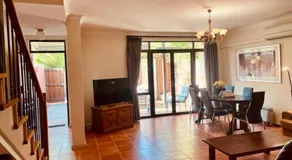 Group stays for Friends Families Weddings and Events Walkable to Fremantle and attractions Super Spacious with garden and courtyard and balcony and parking for 2 cars Sleeps 6 3BD 3BR - Image 2