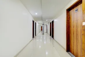 OYO 77491 Hotel Shreenath - Image 3