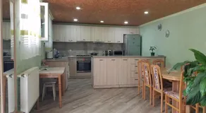Guest House Green Rose - Image 3