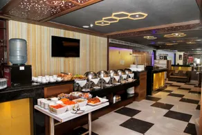 Hotel Ganges Grand - 600m from Kashi Vishwanath Temple - Image 2