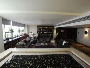 Tang's Hotel - Image 3