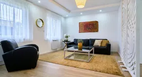 2 bedroom apartment w/ courtyard at Croisé Laroche - Image 4