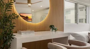 Modern Coastal Studio with Balcony and Parking - Image 3