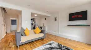 Vibrant 3BR house in Tilbury, Garden & Driveway - Image 2