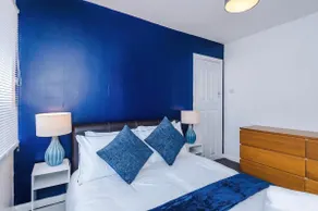 Charming 2 Bed House, Sleeps 6, Free parking, Contractors welcome - Image 3