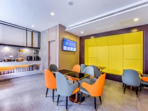 IU Hotel Chongqing West Railway Station Jumping Industrial Zone - Image 4