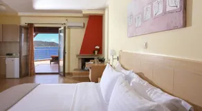 Faros Luxury Suites - Image 2