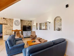 Countryside holiday home with pool - Image 2
