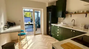 Waterside House - Luxury Home near Alton Towers & Trentham - Free Parking & Garden - Image 3