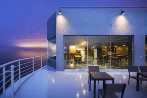 EL Hotel - Image 3