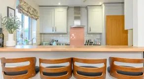 Pass the Keys Family Friendly home in Baildon Court-Free Parking - Image 3