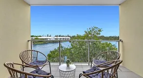Water View Modern Tri-level Townhouse in Carrara with 2 Parking Spots - Image 5