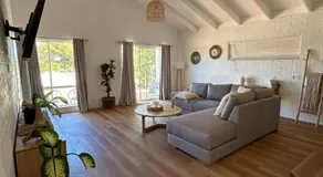 Blue Holes Bungalow - Image 2