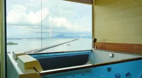 Luxury 180 SeaView 7pax USM & Queensbay - Image 4