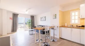 Top floor with ocean view - Image 5