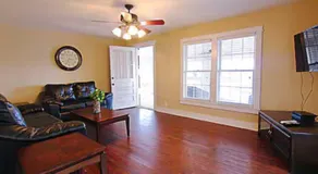 Downtown Florence Condo Pet Friendly Near Attractions - Image 2