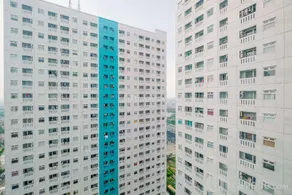 Cozy Studio with Direct Access to Mall at Green Pramuka Apartment By Travelio - Image 4