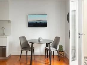 Stunning Studio with Alfresco Terrace near Trains - Image 5