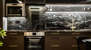 The Acacia, Luxury with Private Balcony & Two Parking Spaces - Image 4