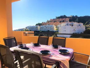 Penthouse with sunny terrace and sea views - Image 5