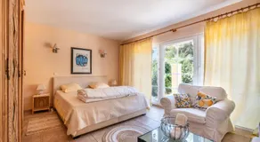 Cote d'Azur Villa mit Haupt und Nebenhaus, Pool und Poolküche - Image 2