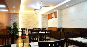 Hotel Windsor Castle Cyber City - Image 3