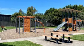 Spacious Family Home Opposite Playground - Image 5