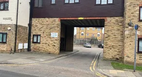 4 Town centre, Free off road parking, entire flat - Image 4
