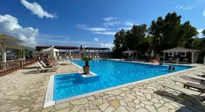 Happy Camp Mobile Homes in Camping Karavomilos Beach - Image 2