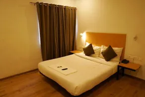 TREETOP INN - Image 2