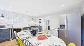 Arden Villa, sleeps 8, moments from the golden sandy beach of Ryde - Image 2