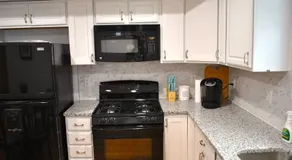 Stylish 4-Bedroom Full House. Plenty of Parking! - Image 4