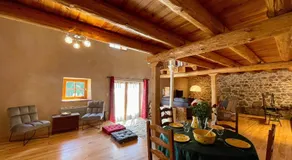 Maison familiale 4 chambres avec jardin, cheminée, poêle à bois, parking et Wi-Fi - Image 3
