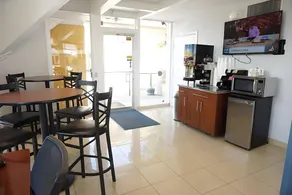 Hollywood Gateway Inn - Image 4