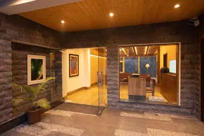 Kasauli Courtyard - Image 4