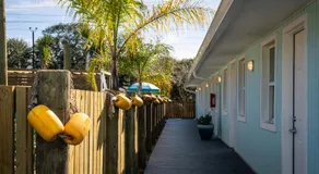 Hotel Palms - Image 5