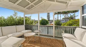Modern Coastal 4 Bedroom house in paradise, walk to beach and rockpools, large yard - Image 2