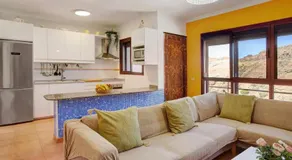 Spacious villa with private pool in Mogán - Image 2