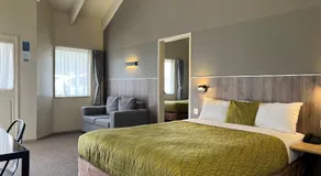 Airport Manor Inn - Image 4