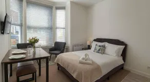 Modern Studio in Fratton, Portsmouth - Contractors Welcome #1 - Image 5